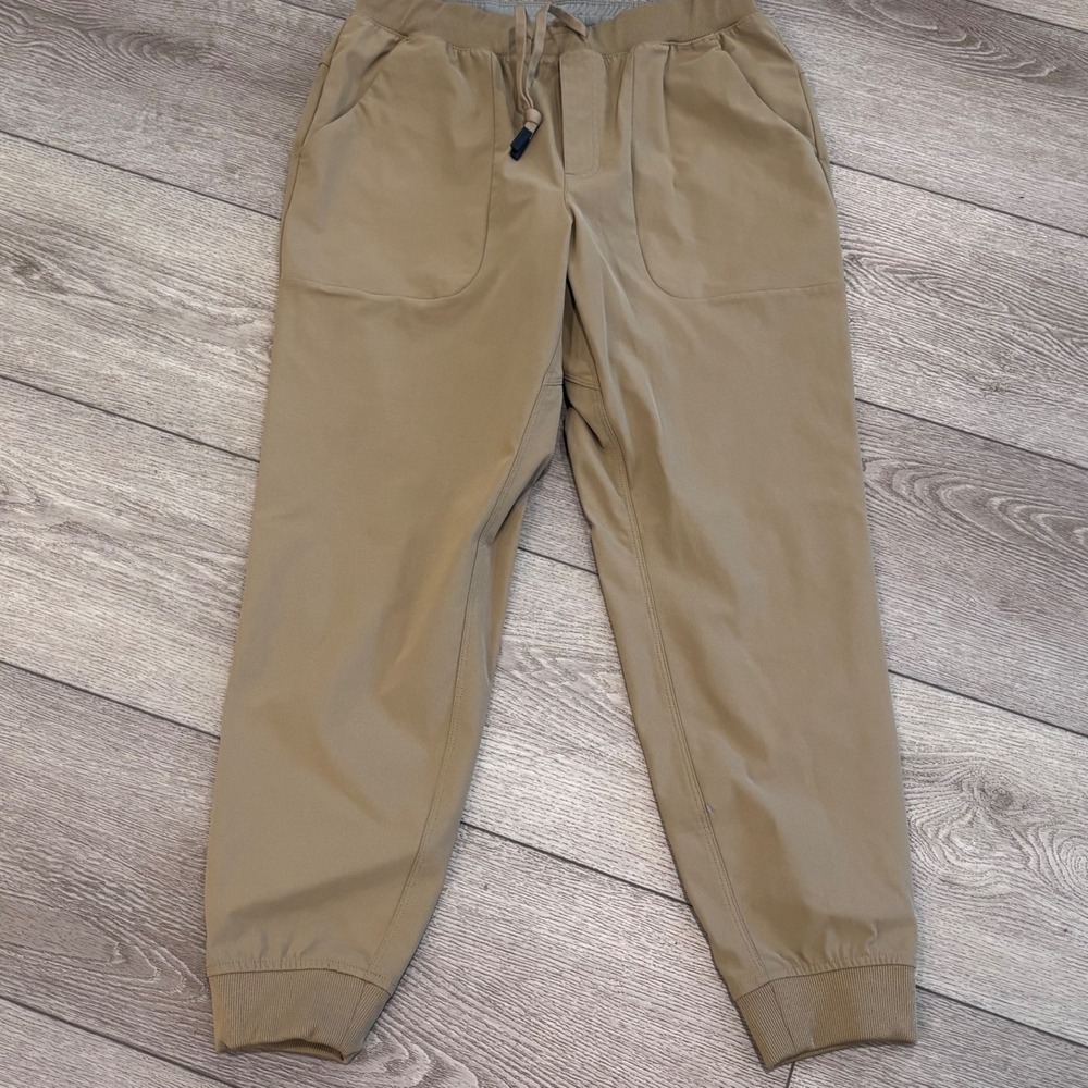 VRST Jogger Pants Mens Medium Tan Technical Stretch Activewear Casual Khaki